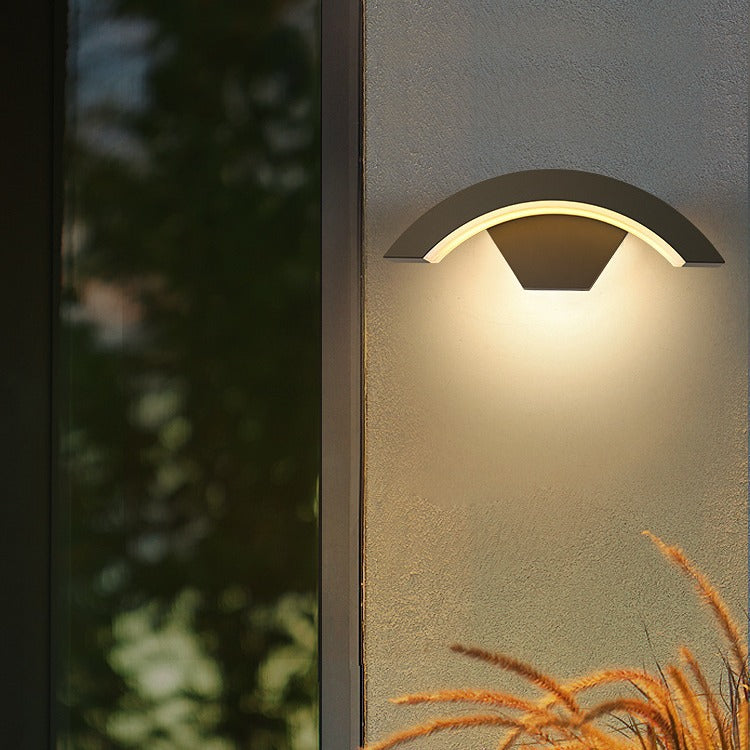 Modern Outdoor Wall Light | IP65 Waterproof Outdoor Wall Sconce with Elegant Curved Design for Stylish Exterior Ambiance 1