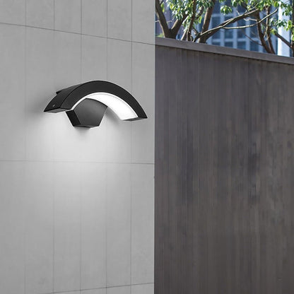 Modern Outdoor Wall Light | IP65 Waterproof Outdoor Wall Sconce with Elegant Curved Design for Stylish Exterior Ambiance 4